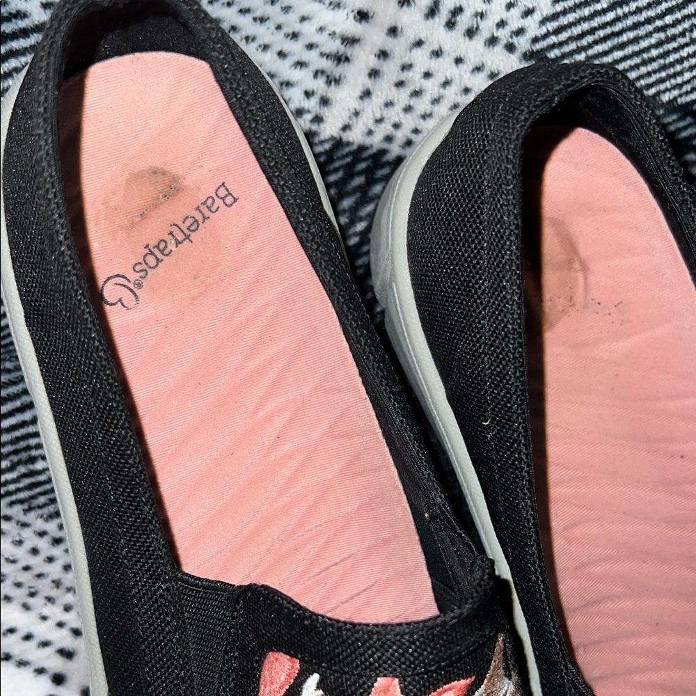 BARETRAPS Bonaire Women's Slip- on Black W/ Peach Embroidery Shoes Sz. 6 1/2 M - Picture 2 of 8